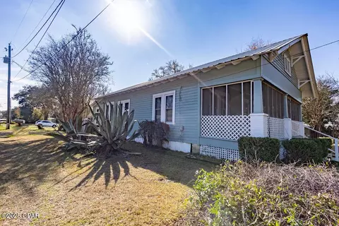 Exterior - 804 8th St, Chipley, FL 32428 photo 3 of 17