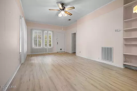 Living - 804 8th St, Chipley, FL 32428 photo 5 of 11
