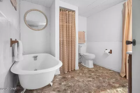 Bath - 804 8th St, Chipley, FL 32428 photo 1 of 6