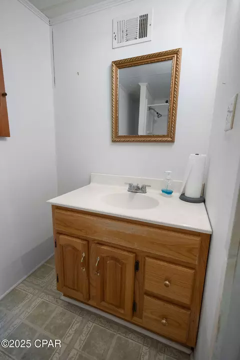 Bath - 804 8th St, Chipley, FL 32428 photo 5 of 6