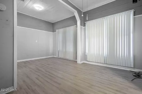 Living - 804 8th St, Chipley, FL 32428 photo 10 of 11