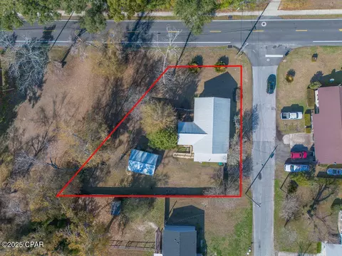 View/Area - 804 8th St, Chipley, FL 32428 photo 4 of 5