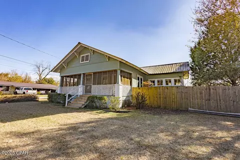 Exterior - 804 8th St, Chipley, FL 32428 photo 4 of 17