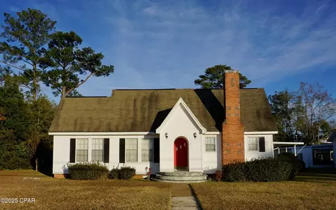 513 Morgan Ave, Chattahoochee, FL 32324