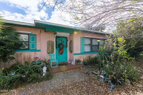 902 E 2nd Plz, Panama City, FL 32401