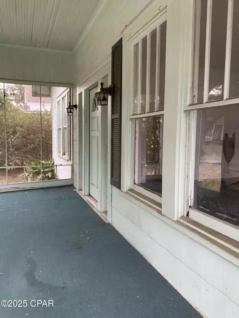 2923 Madison St, Marianna, FL 32446