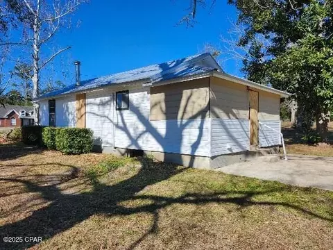 2098 River Rd, Sneads, FL 32460