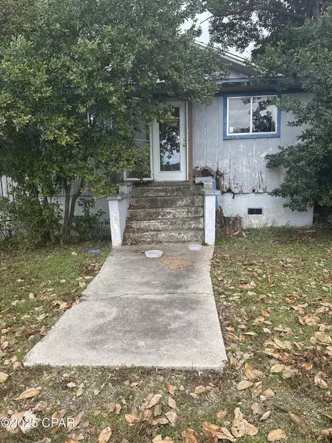 2410 W 10th St, Panama City, FL 32401