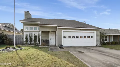 7500 Shadow Bay Dr, Panama City, FL 32404