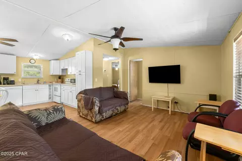 22400 Lakeview Ln, Panama City Beach, FL 32413