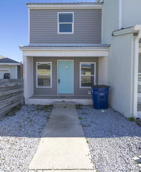 910 Premier Dr, Panama City, FL 32401