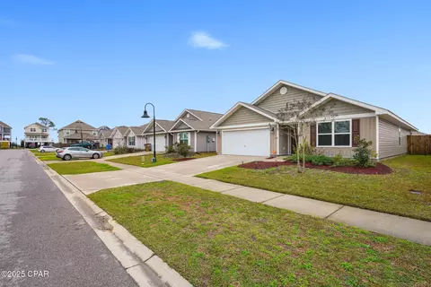 360 Bridge Harbor Dr, Panama City, FL 32404