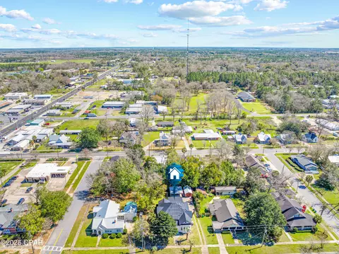 721 5th St, Chipley, FL 32428