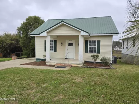 4396 Florence Dr, Marianna, FL 32446