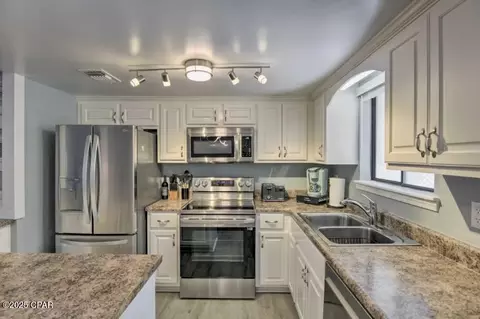 129 Robin Ln, Panama City Beach, FL 32407