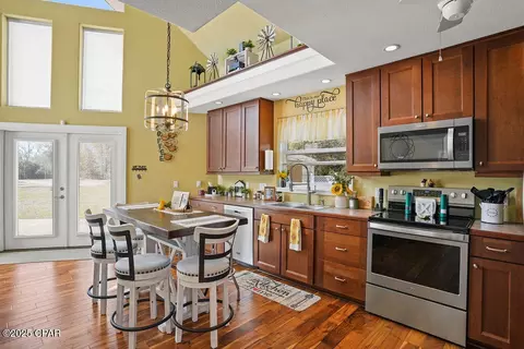 2644 Vancouver Dr, Alford, FL 32420