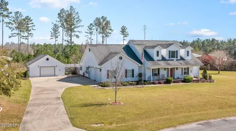 553 Lakepointe Dr, Chipley, FL 32428