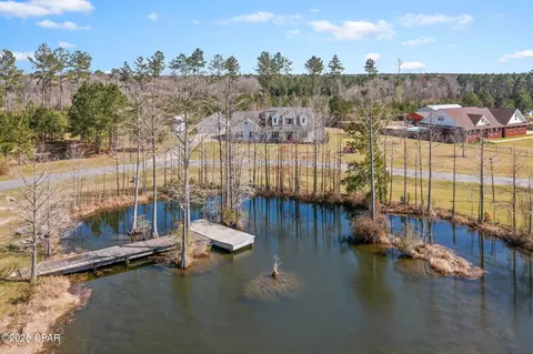 553 Lakepointe Dr, Chipley, FL 32428 photo 4
