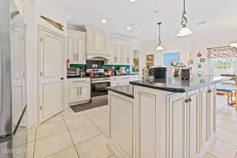 553 Lakepointe Dr, Chipley, FL 32428 photo 9