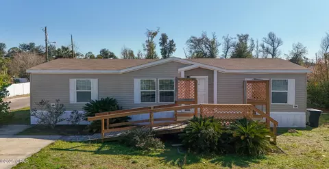 4912 Lake Dr, Panama City, FL 32404