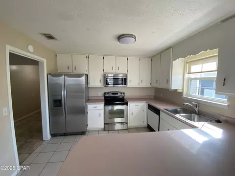 905 E Pine Forest Dr, Lynn Haven, FL 32444 photo 4
