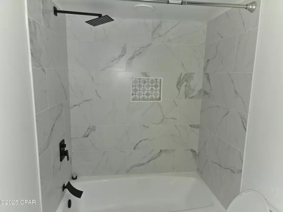Bath - 2706 Ravenwood Ct, Lynn Haven, FL 32444 photo 3 of 9