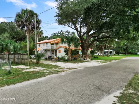 2558 Mckinnon St, Port St Joe, FL 32456