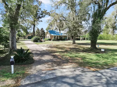 2779 Seminole Dr, Marianna, FL 32446