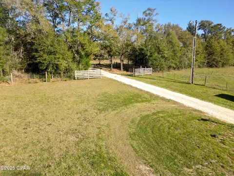 1591 River Rd, Caryville, FL 32427