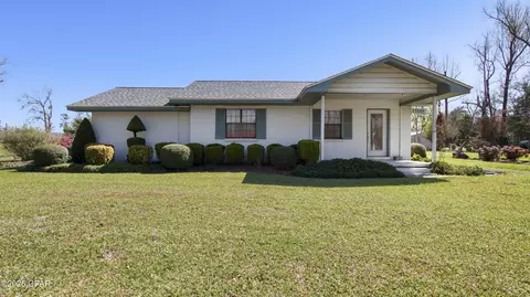 17595 NE Pear St, Blountstown, FL 32424