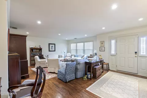 202 N Cove Blvd, Panama City, FL 32401