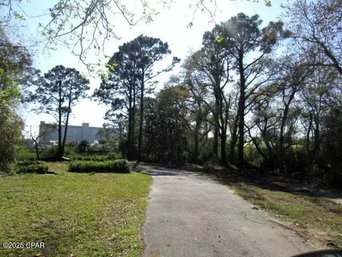 8916 N Lagoon Dr, Panama City, FL 32408