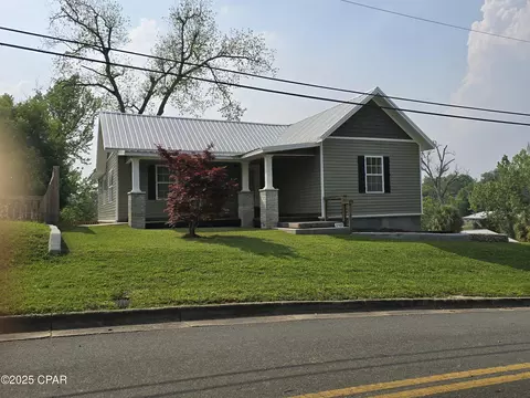 2939 Caledonia St, Marianna, FL 32446