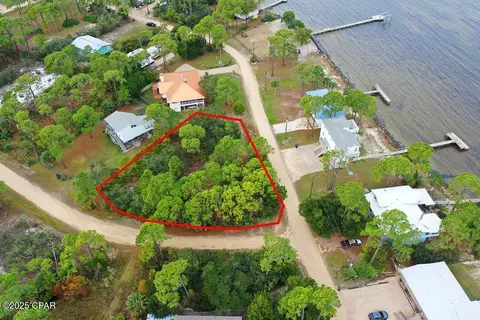 324 Cook St, St George Islan, FL 32328