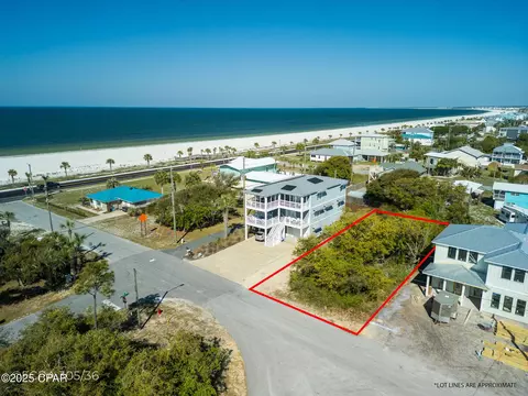 111 Sea St, Mexico Beach, FL 32456