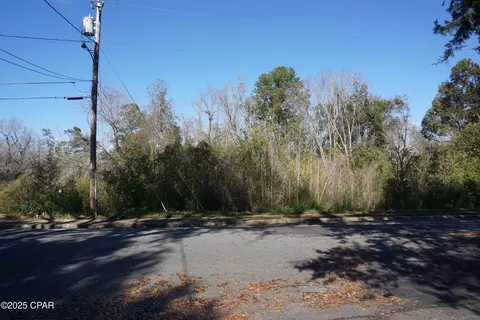 121 Hickory St, Chattahoochee, FL 32324