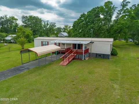 1749 Carolina St, Alford, FL 32420
