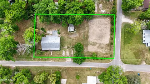 326 Henry Ave, Wewahitchka, FL 32465