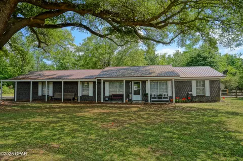5585 Suncrest Rd, Marianna, FL 32448
