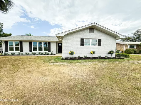 2507 W 27th St, Panama City, FL 32405