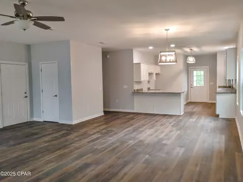Living - 4367 Carey Blvd, Chipley, FL 32428 photo 2 of 3