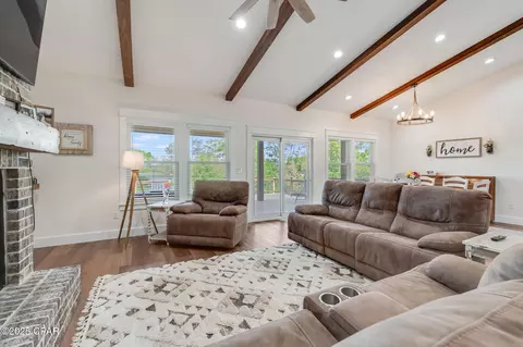 Living - 2789 Summer Dr, Chipley, FL 32428 photo 2 of 2