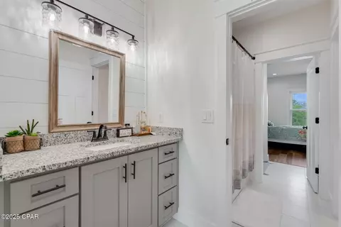 Bath - 2789 Summer Dr, Chipley, FL 32428 photo 6 of 8
