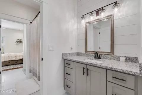 Bath - 2789 Summer Dr, Chipley, FL 32428 photo 5 of 8