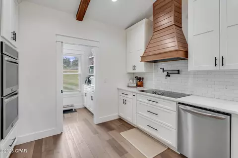 Kitchen - 2789 Summer Dr, Chipley, FL 32428 photo 5 of 6