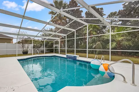 121 Bainbridge St, Panama City Beach, FL 32413