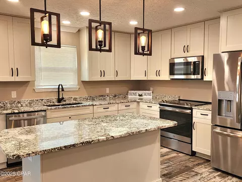 609 E Pine Forest Dr, Lynn Haven, FL 32444 photo 3