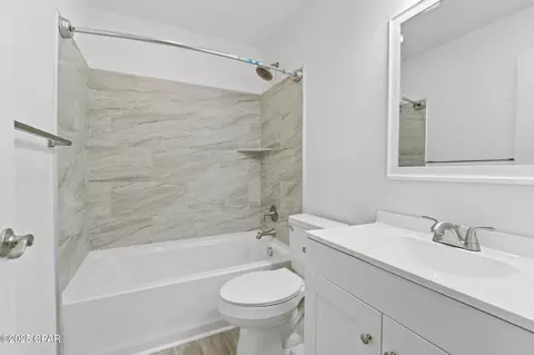 Bath - 871 2nd St, Chipley, FL 32428 photo 1 of 1
