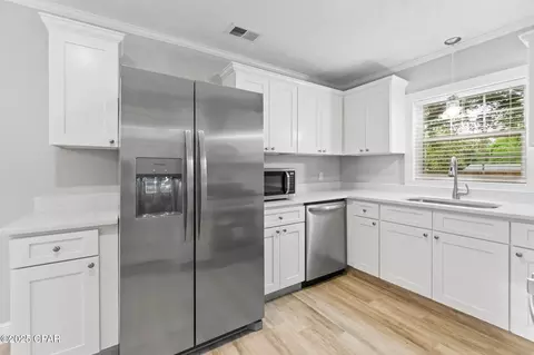 Kitchen - 871 2nd St, Chipley, FL 32428 photo 2 of 4