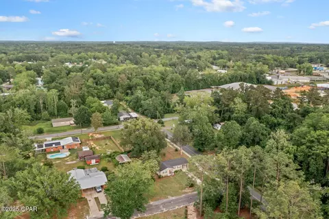 View/Area - 871 2nd St, Chipley, FL 32428 photo 6 of 10